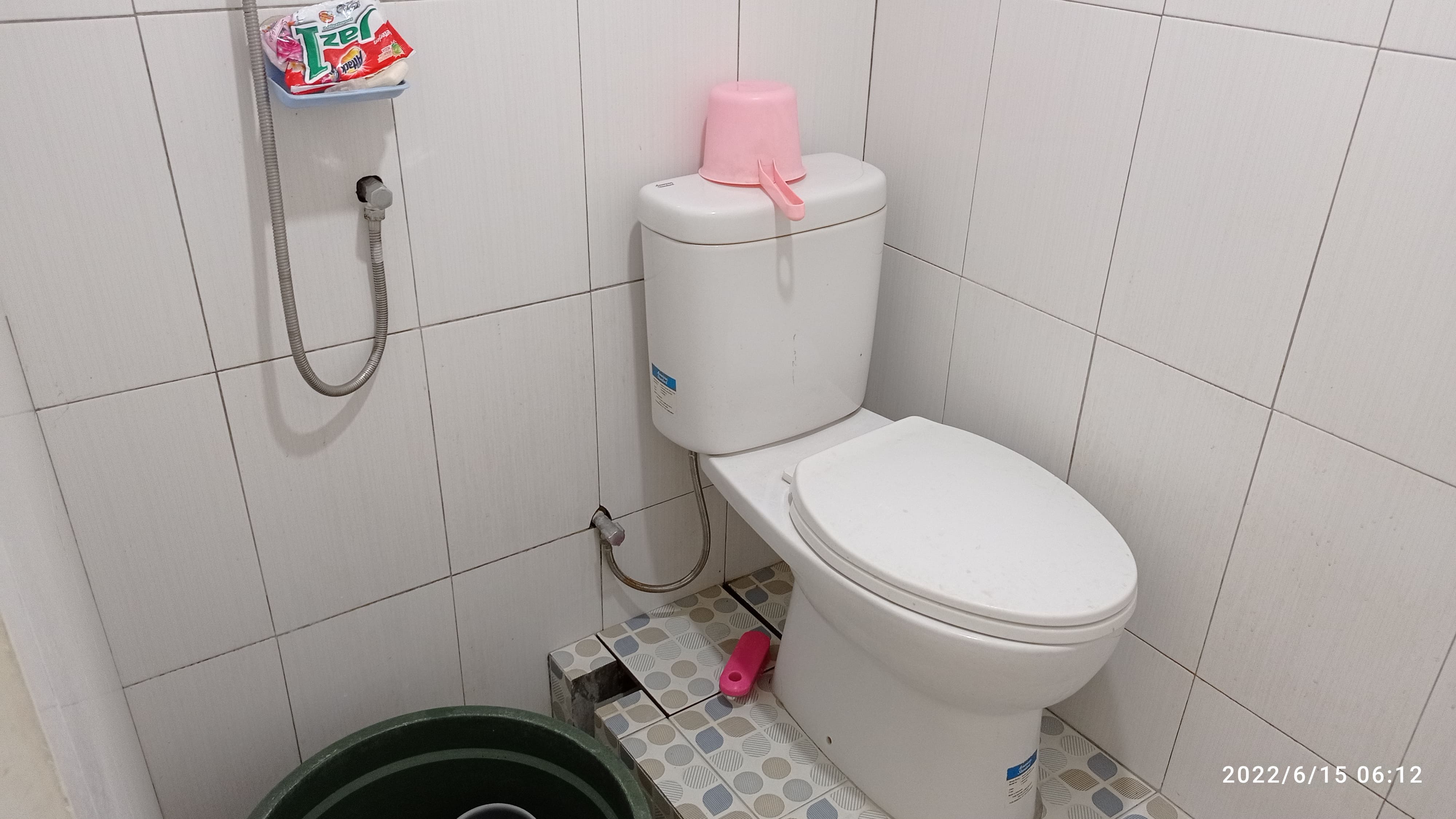 Foto Kamar J (Deluxe Room)  Kost Surabaya